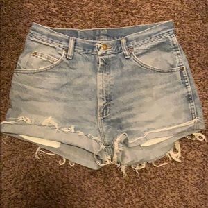 High Waisted Wrangler Jean Shorts - Light Wash